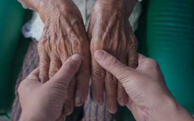 Causas y soluciones para el temblor de manos en ancianos